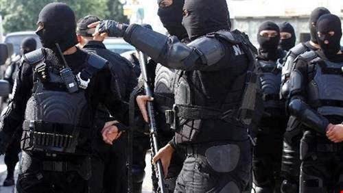 بالصور : بعد مداهمة في بعلبك..العثور على كبتاغون وكلاشنكوف وX5 بدون أوراق..