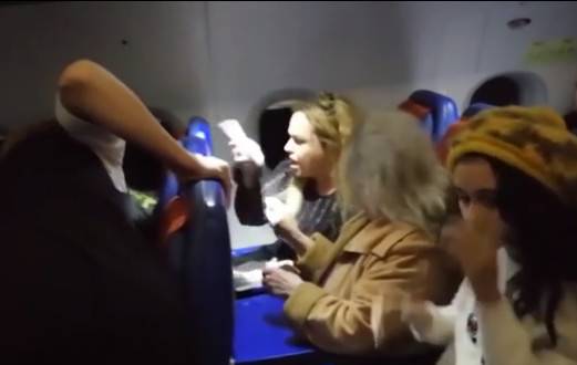 بالفيديو: رحلة من موسكو إلى بيروت.. "العصير" يغضب زوجة النائب!