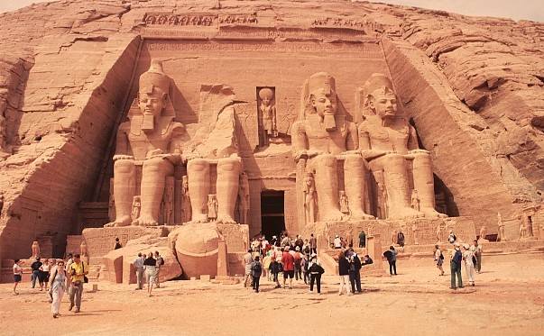 إكتشافٌ أثريّ ضخم في مصر.. أشهر الفراعنة عاد الى الحياة!