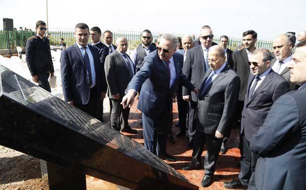 أزاح الستار عن نصب بطل الإستقلال مجيد أرسلان