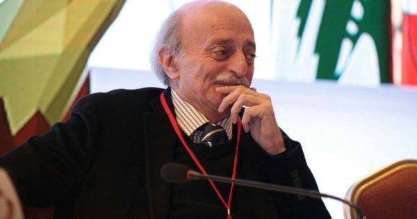 جنبلاط ردا على المشنوق: لا علاقة للبنانيين بالاعتذار!