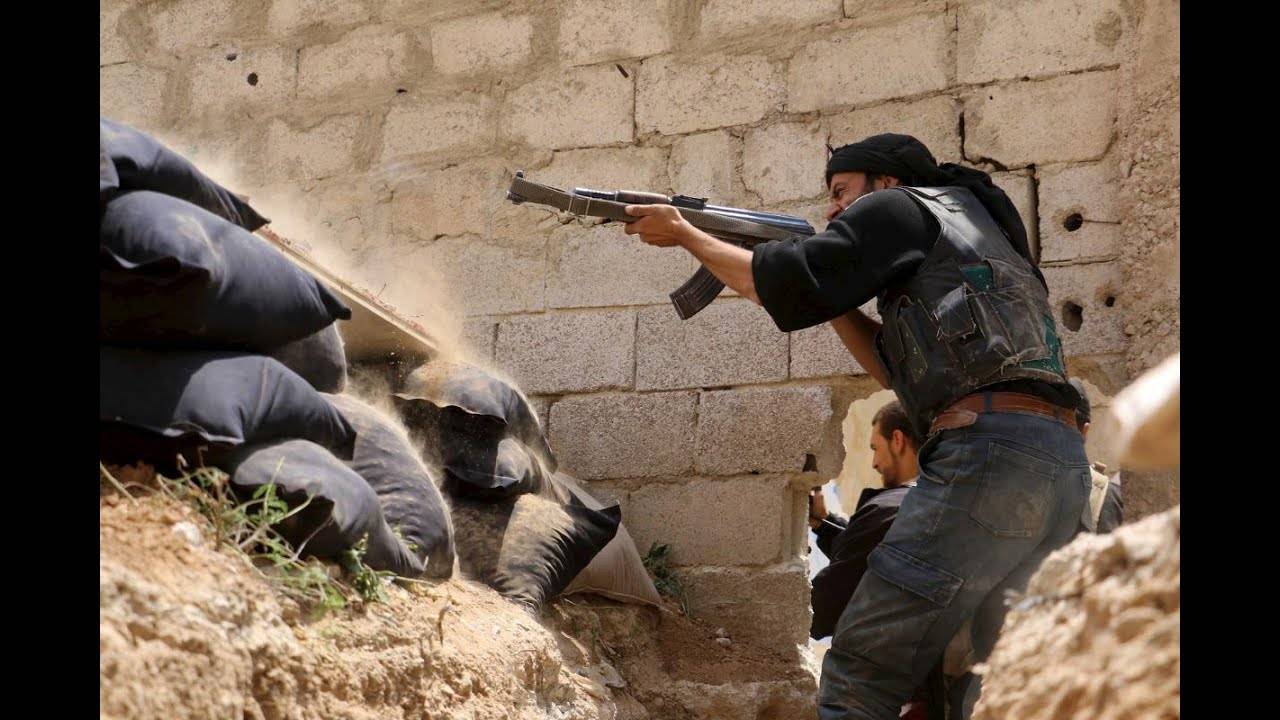 اشتباكات عنيفة تجبر "النصرة" على إغلاق أحد أسوأ سجونها في إدلب