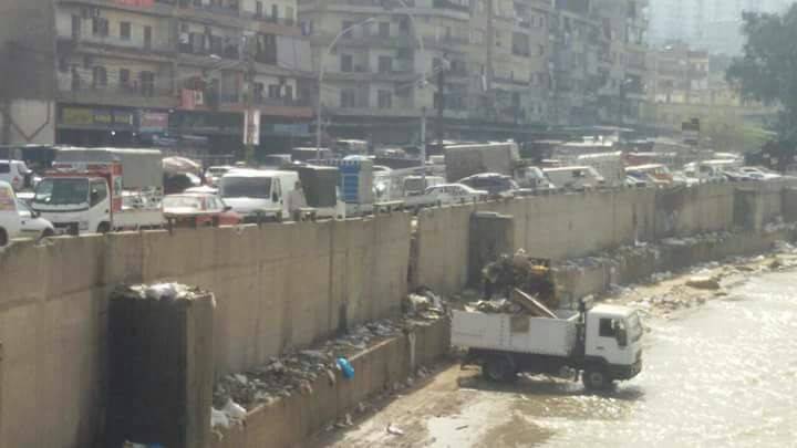 بالصور.. البدء بتنظيف مجرى نهر أبو علي في طرابلس