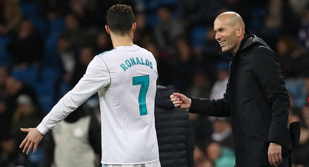 شاهدوا كيف احتفل لاعبو ريال مدريد بالفوز على سان جيرمان داخل غرفة الملابس