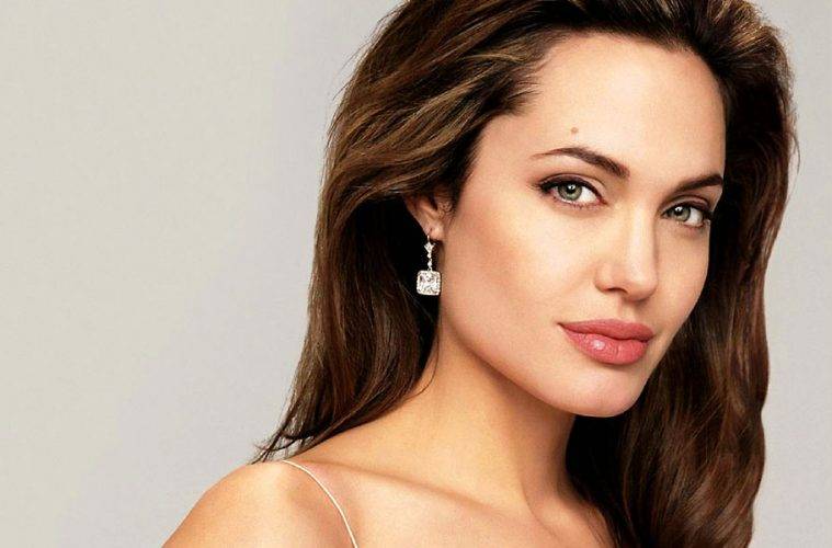 هل ستتزوج انجلينا جولي للمرة الرابعة؟