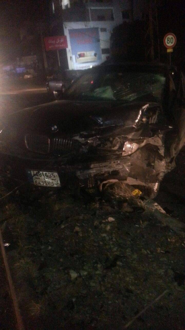 بالصورة- سقوط عدد من الجرحى بحادث سير بين 3 سيارات على اوتوستراد زفتا المصيلح