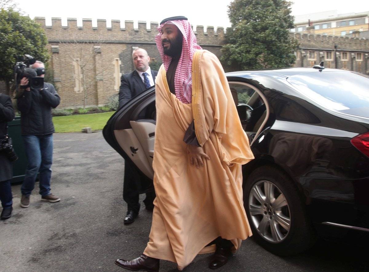 متحدثة باسم الحكومة البريطانية: #ولي_العهد السعودي اجتمع مع وزير المالية البريطاني فيليب هاموند في السفارة #السعودية بلندن.