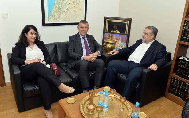 الموسوي بحث مع لازاريني
التحضيرات لمؤتمري بروكسل وباريس