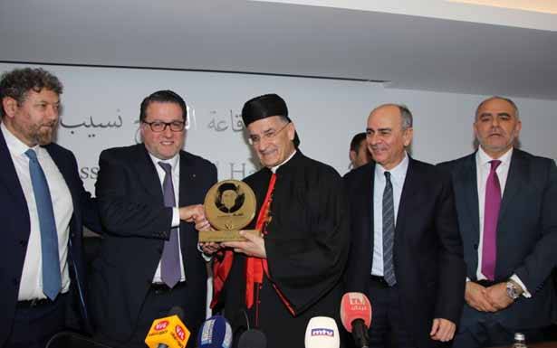 رعى افتتاح غرفة بيروت وجبل لبنان في جونية
الراعي: رغم كلّ الصعوبات لا تزالون تفتحون
مُؤسساتكم لخلق فرص العمل ولعائلات تعيش منها