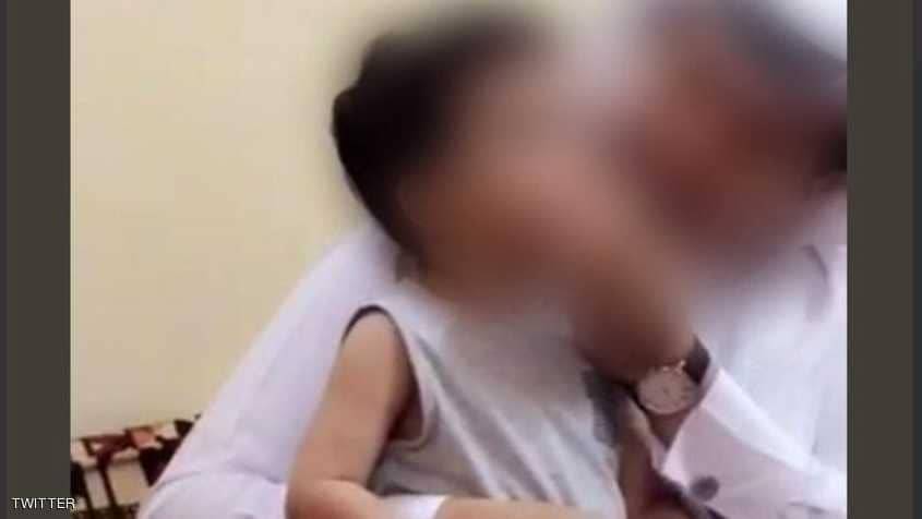 فيديو يهزّ السعودية.. هذا ما أجبر الطفل على فعله!