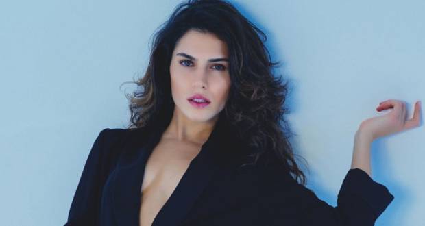 سيريناي اكتش تعلن ارتباطها ببطل مسلسل مريم