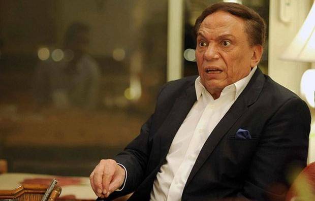 صورة لعادل امام تُظهر علامات التقدم بالعمر
