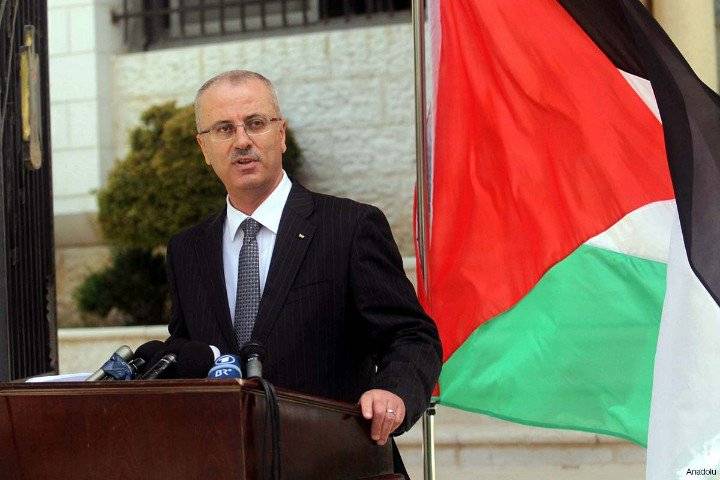 رئيس الحكومة الفلسطينية ينجو من تفجير استهدف موكبه.. لن تصدقوا ماذا فعل بعدها