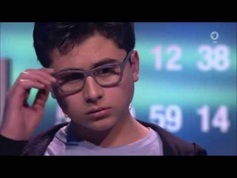 بالفيديو- شاب عربي سخروا منه فادهشهم ووقفوا احتراما له في برنامج المواهب !!