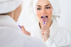 لون لسانك يكشف اصابتك بهذه الأمراض