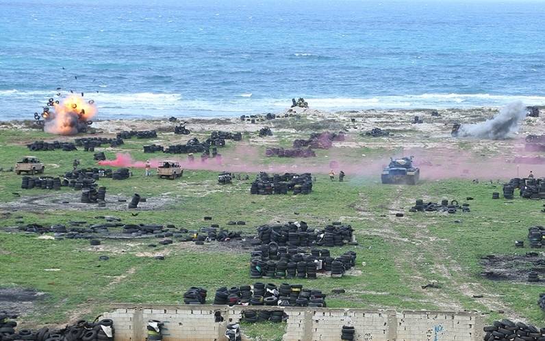 مناورة قتالية بالذخيرة الحية في حقل رماية حنوش حامات