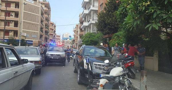 في لبنان..حجزوا سيارته لانها من دون لوحات..فقام بحرقها!! (صورة في الداخل)