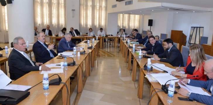 بدء جلسة لجنة المال في ساحة النجمة للاستماع الى وزير المال