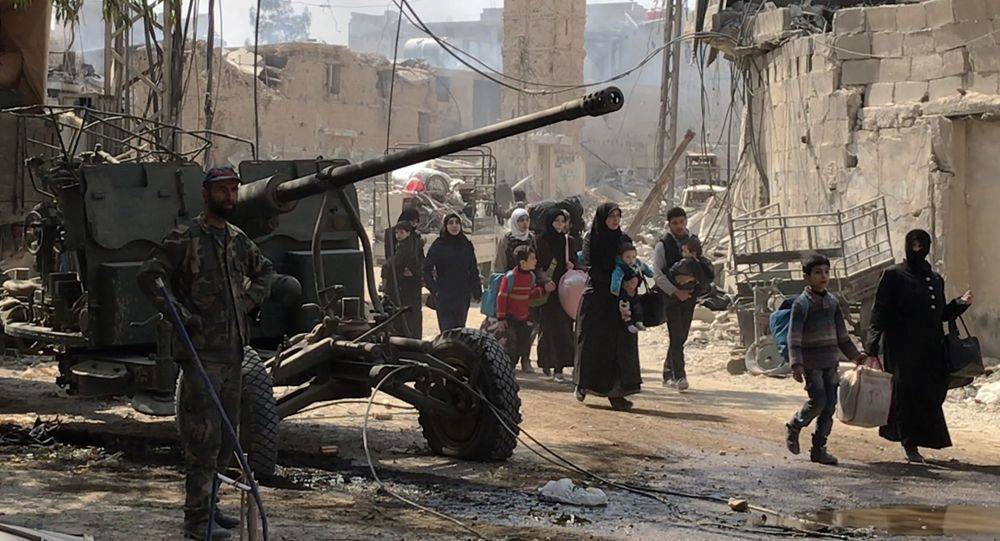 بالفيديو: مدني من الغوطة يكشف كذب الإعلام المتعاون مع الإرهاب