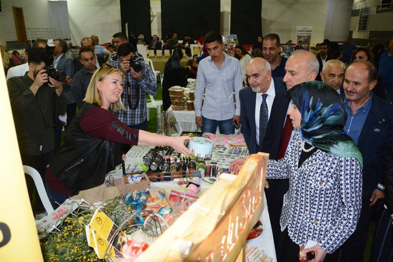 عز الدين رعت افتتاح معرض لعيد الأم في البازورية: لا نتراجع عن خطنا