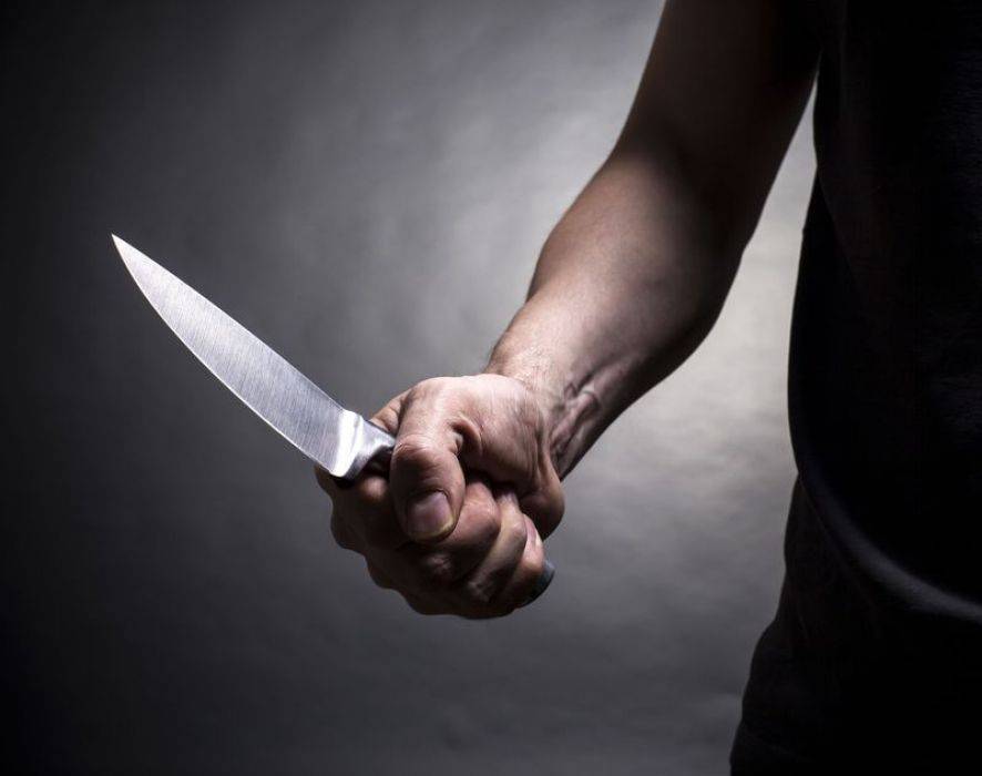 في لبنان..تعرض رجل و زوجته للهجوم بالسكاكين و حالتهما خطرة
