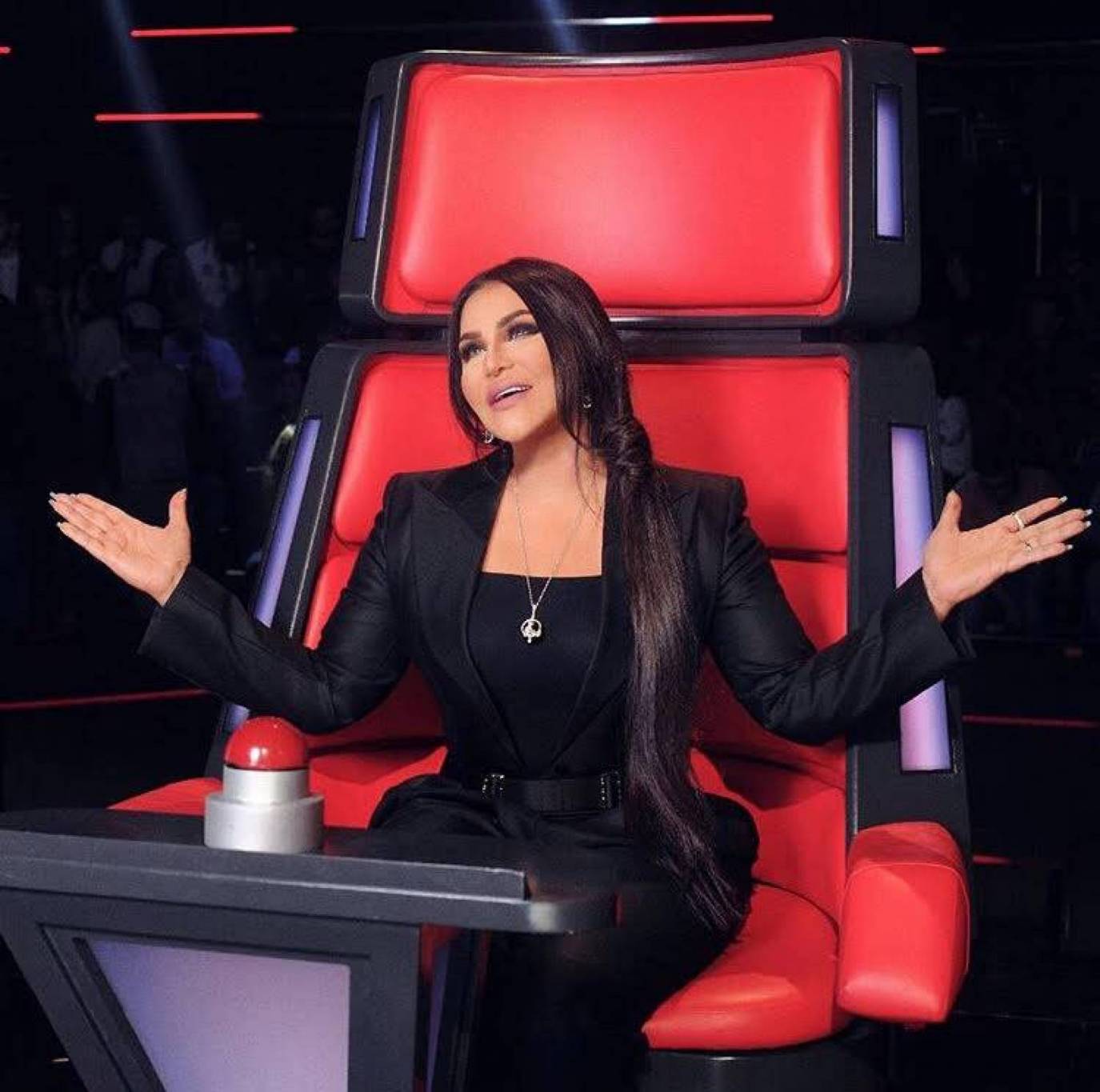 بالصور - لن تصدقي كم تبلغ اطلالة أحلام في برنامج The voice