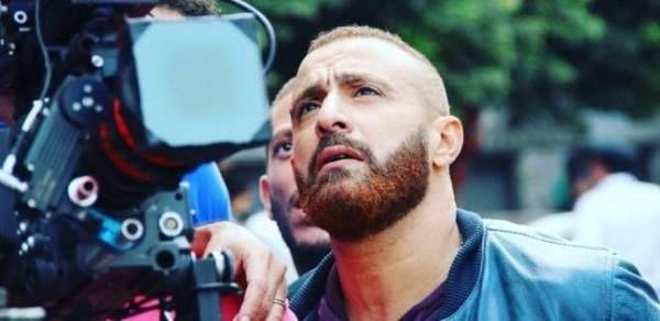 بالفيديو- أحمد السقا يضرب شاباً!