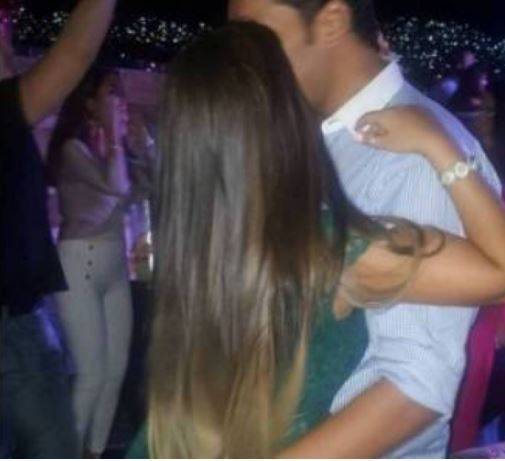 بالفيديو - نجمة سورية تنهار على الهواء بعد قصف قبر والدتها