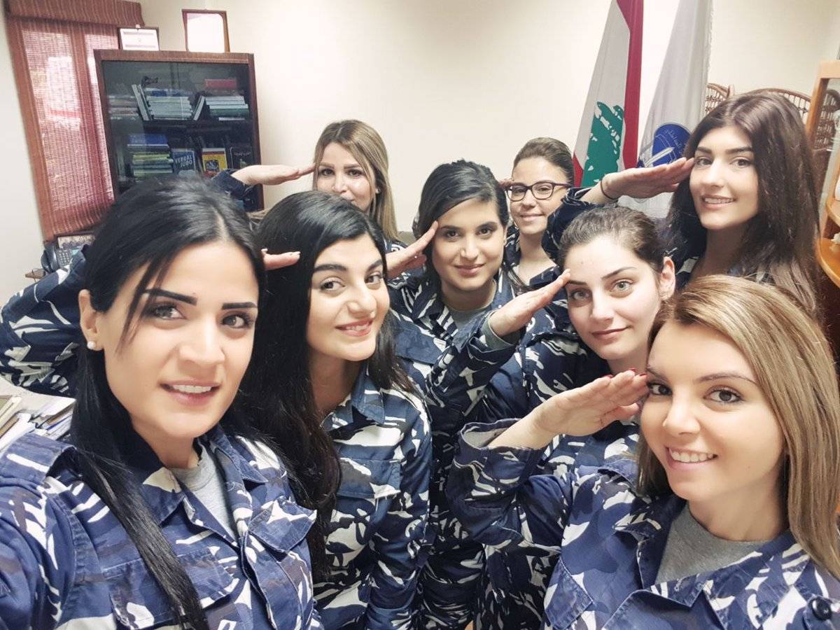 بالصورة..امهات في قوى الامن تعايد امهات لبنان