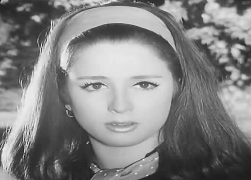 بالصورة - نجلاء فتحي ترد على شائعات مرضها!