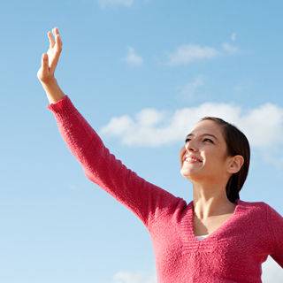كيف نحصل على كمّيّة فيتامين د vitamin D كافية ونحمي أنفسنا من الشمس؟