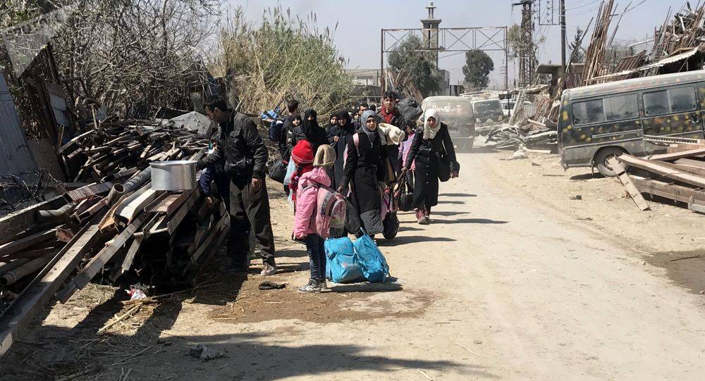 الدفاع الروسية: مغادرة أكثر من 100 ألف شخص الغوطة الشرقية بمساعدة مركز المصالحة