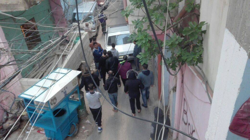 بالصور: رمى قنابل فأشعل منزله.. 