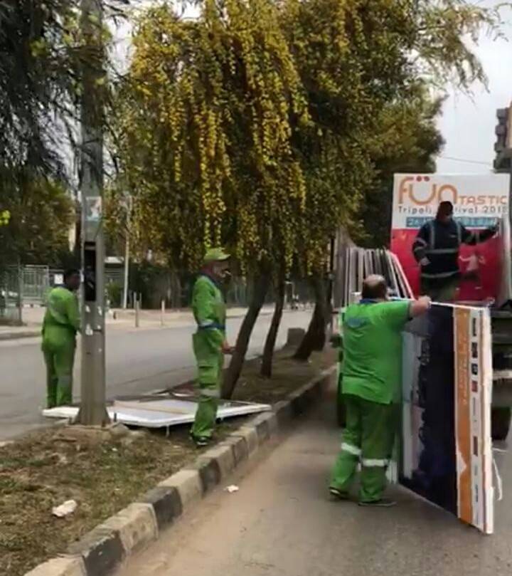 حملة لازالة الصور عن الاملاك العامة والأعمدة في طرابلس