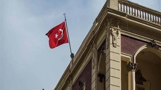 كيف علّقت سفارة تركيا في لبنان على خبر تدمير ضريح مار مارون غرب حلب؟