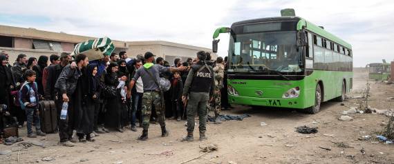 بدء إجلاء المقاتلين من الغوطة يضع سوريا أمام تقسيم دائم.. صحيفة بريطانية: الحرب أبعد ما تكون عن النهاية