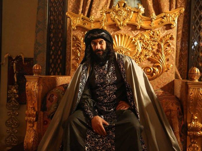 بالفيديو - قصي خولي يحدث ضجة في كواليس مسلسله..
