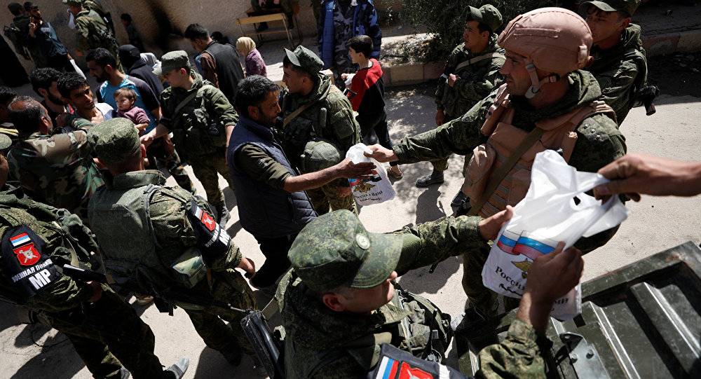 خروج أكثر من 400 شخص منذ صباح اليوم من الغوطة عبر ممر مخيم الوافدين