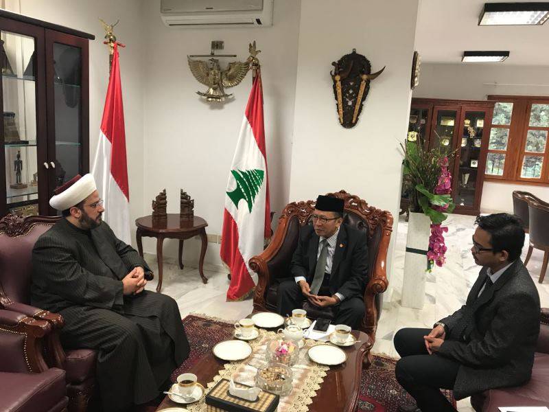 تجمع العلماء عرض مع سفير اندونيسيا سبل مواجهة الفتن التكفيرية