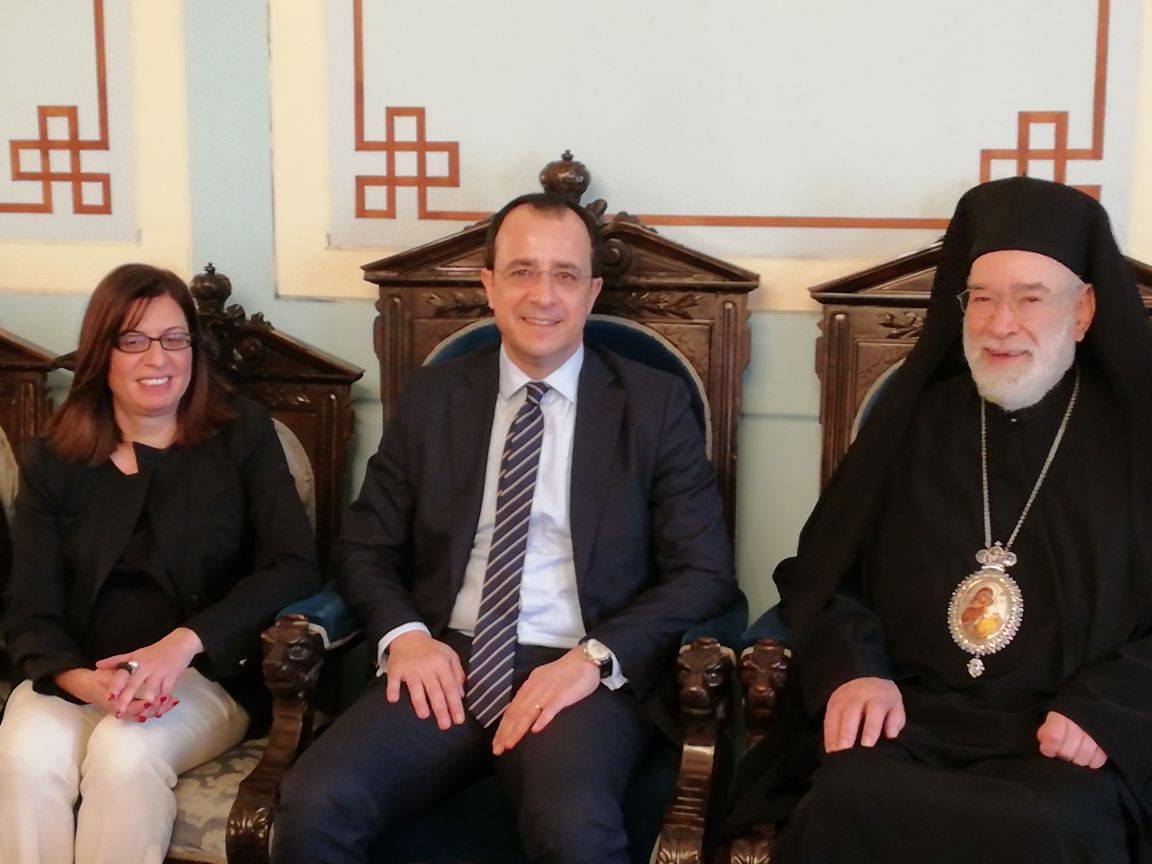 عوده استقبل وزير خارجية قبرص