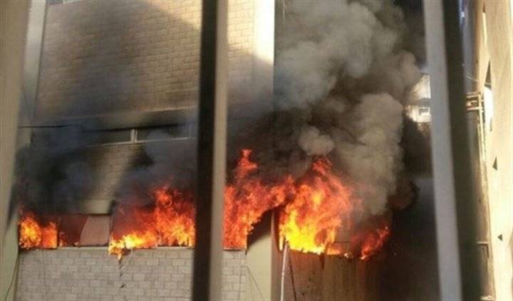 بالصورة: حريق معمل في ذوق مصبح وزحمة سير خانقة