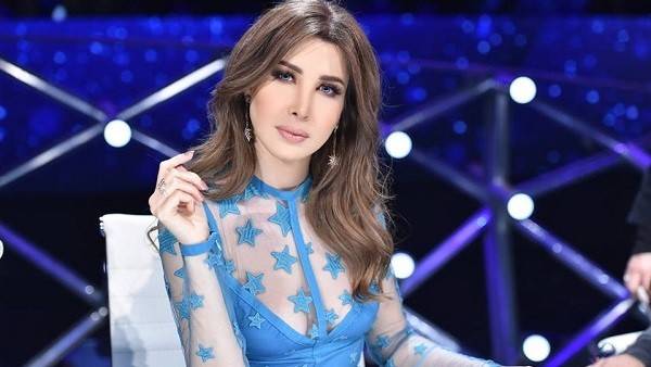 صورة عائلية لنانسي عجرم في أحد الشعنينة.. شاهدوا ابنتيها الجميلتين