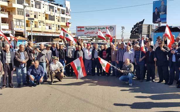 العسكريّون المتقاعدون قطعوا طريق العبدة وشتورا