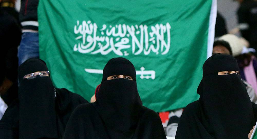مقطع فيديو لسعوديات يثير ضجة في المملكة... ومقاضاة المصور