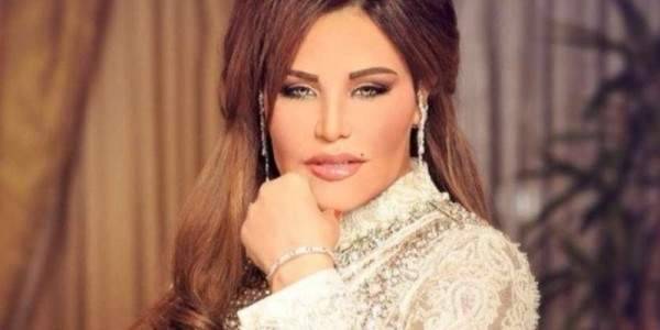 بالصور.. شكل وسعر ساعة يد أحلام الفخمة يثيران دهشة الجمهور