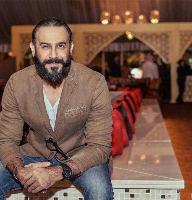 طفل يفاجئ قصي خولي بهذه الهدية..بالفيديو
