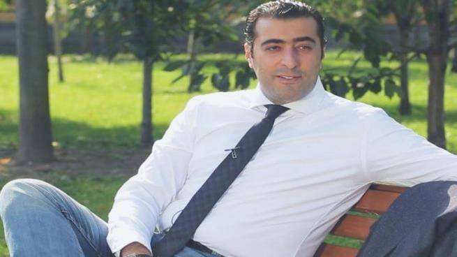باسم ياخور يوقع عقداً لتقديم أعمال تفاعلية
