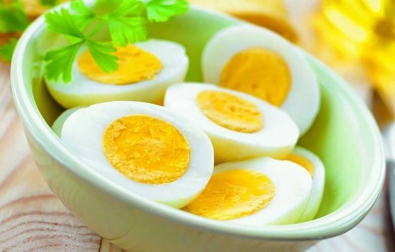 كم بيضة يمكن أن تأكل في اليوم؟