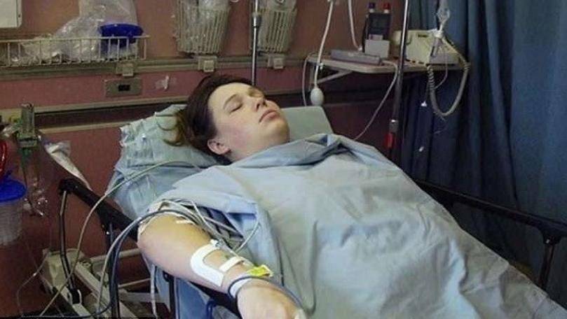 بعد 14 عاماً من ولادة طفلها.. هذا ما اكتشفته بعمودها الفقري