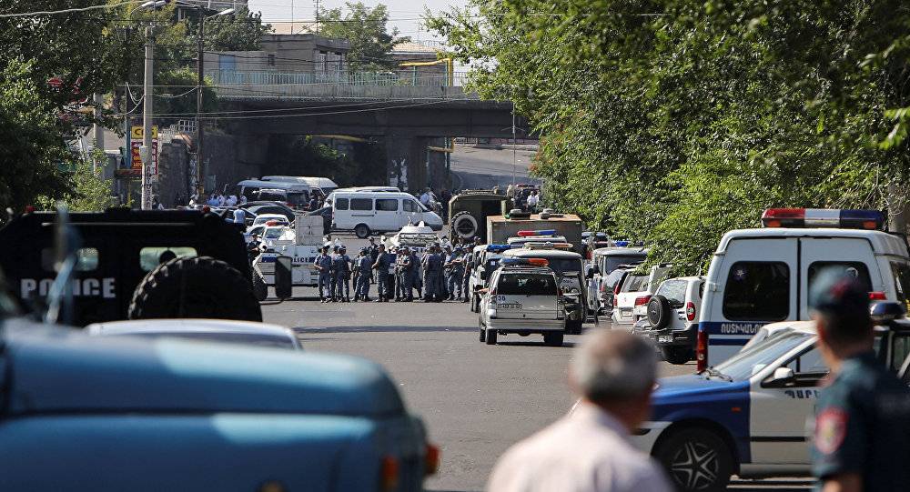7 إصابات بينهم أجانب بانفجار أسطوانة أوكسجين وسط عاصمة أرمينيا